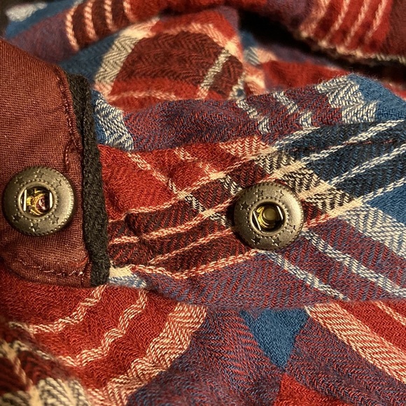 Kut from the Kloth Plaid Button Down Natural Cotton Long Sleeves Top. - Picture 6 of 10